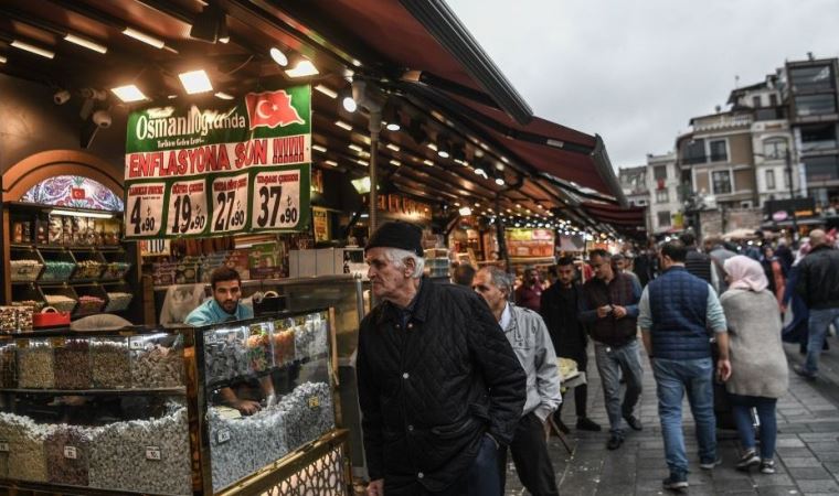 Türkiye'de 'iç ve dış risklerle vahimleşen' enflasyon tablosu