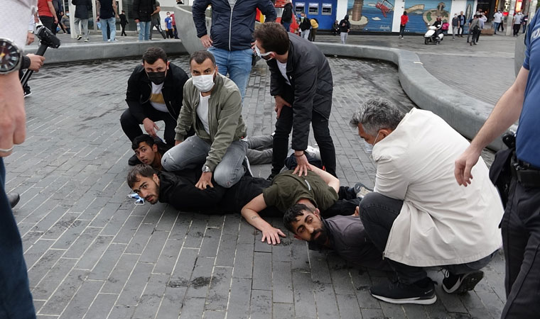 Taksim Meydanı'nda kemerli kavga, özel harekat devreye girdi