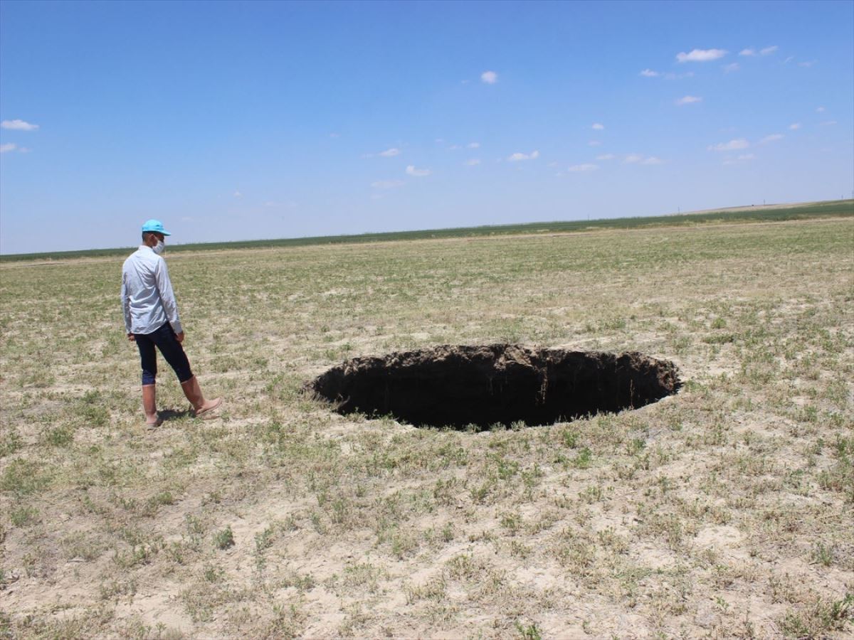 Konya'da 65 metre derinliğinde obruk oluştu