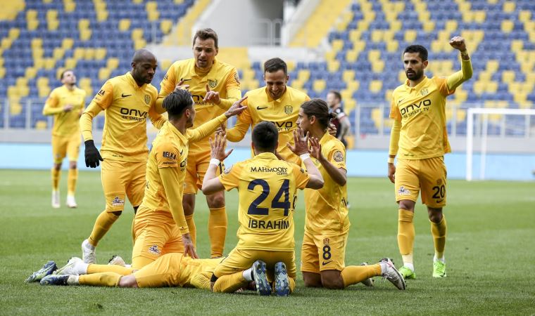 Süper Lig gol krallığı yarışında son durum! Boupendza, Larin, Aboubakar...