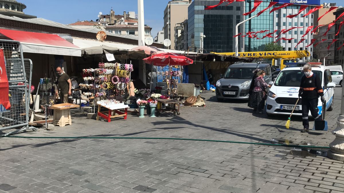 Taksim'in çiçekçileri 4 yıl sonra yeni yerine taşındı