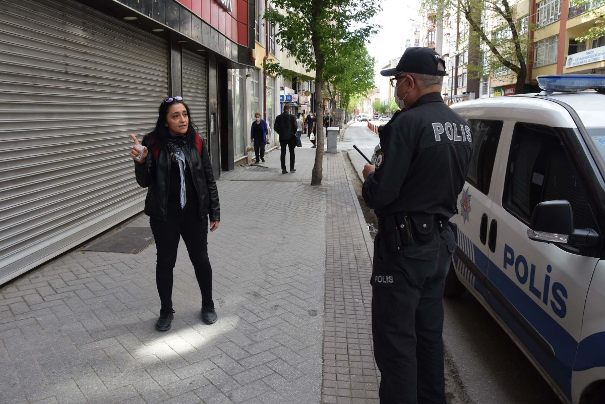 Maske takmayı reddeden sağlık çalışanına para cezası