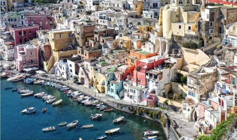 İtalya'da aşılama kampanyası tamamlanan Procida Adası 