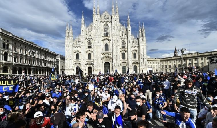 İtalya'da Covid: 30 bin Inter taraftarının Milano sokaklarındaki kutlamaları kaygı yarattı, 'biyolojik bomba' yorumu yapıldı