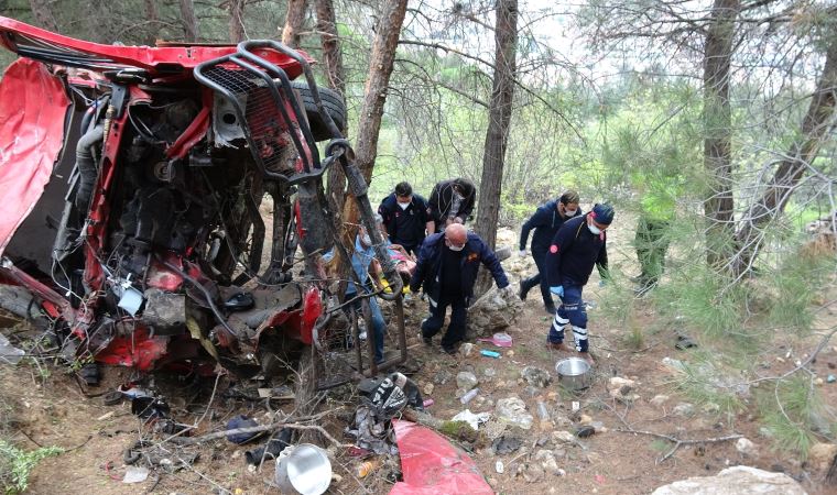 Kız arkadaşı ile tartıştı, minibüsü uçuruma sürdü