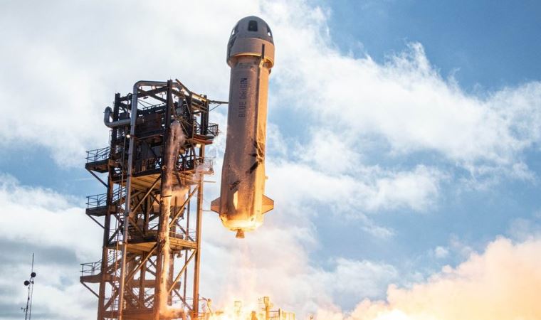 SpaceX'in Starship'i ilk defa patlamadan indi, Blue Origin ilk uzay uçuşu için açık artırma başlattı