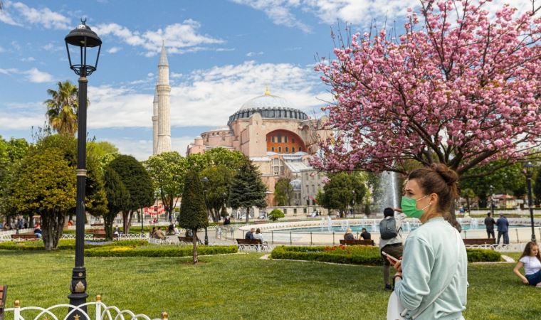 Vali Yerlikaya İstanbul’a Mart ayında gelen turist sayısını açıkladı