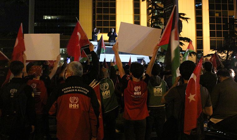 İsrail'in Mescid-i Aksa'daki saldırısı konsolosluk önünde protesto edildi