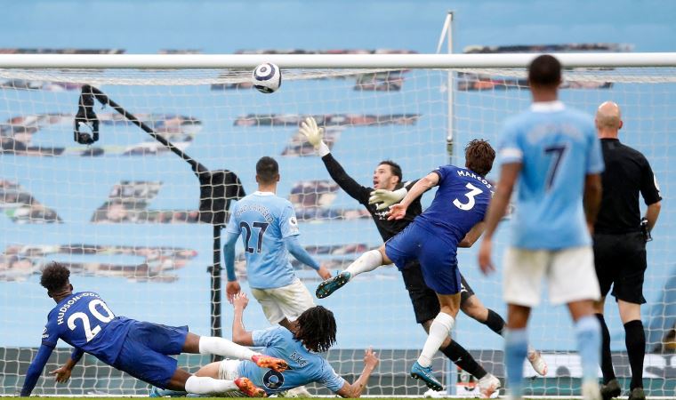 Chelsea, Manchester City'nin şampiyonluk kutlamasını erteledi