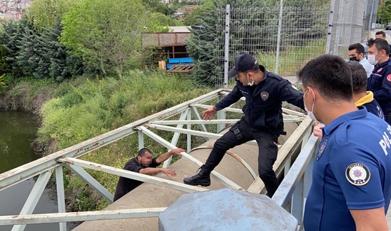 Kağıthane’de intihar teşebbüsünde bulunan şahsı polis ikna etti