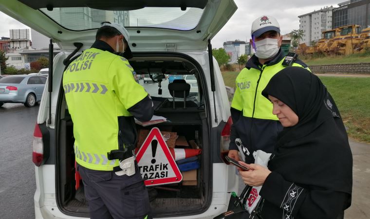 Minibüste maske takmadığı için ceza yedi; makbuzu yırttı