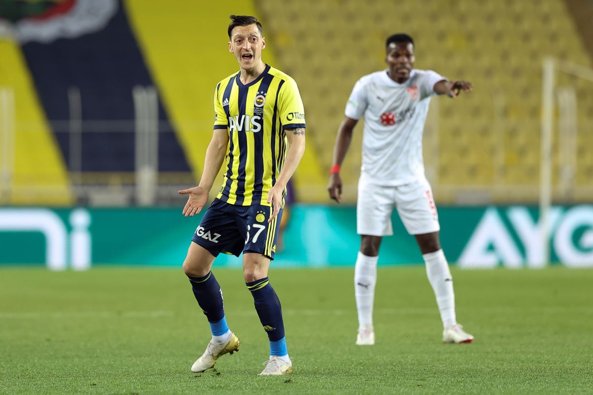 Fenerbahçe'nin yıldızı Mesut Özil, Club Necaxa'nın hissedarı oldu