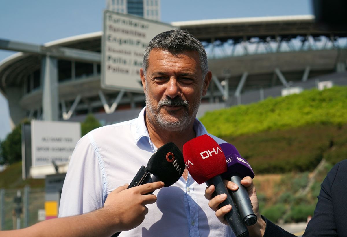 Yiğit Şardan: "Herhangi bir hocanın paçasına tutunarak başkanlığa yürümeyi doğru bulmuyorum"