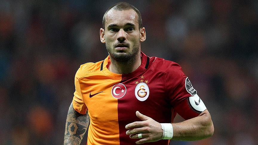 Galatasaray'ın eski yıldızı Wesley Sneijder teknik direktörlüğe hazırlanıyor