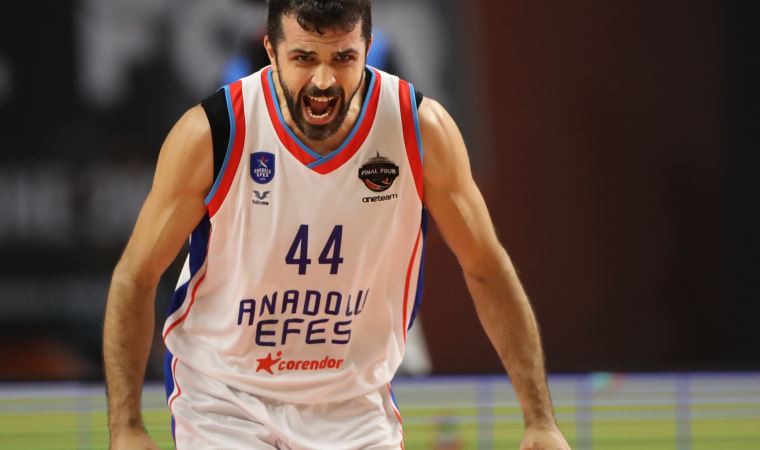 Anadolu Efes'in Hırvat oyuncusu Krunoslav Simon, kariyerini ve sezonu değerlendirdi