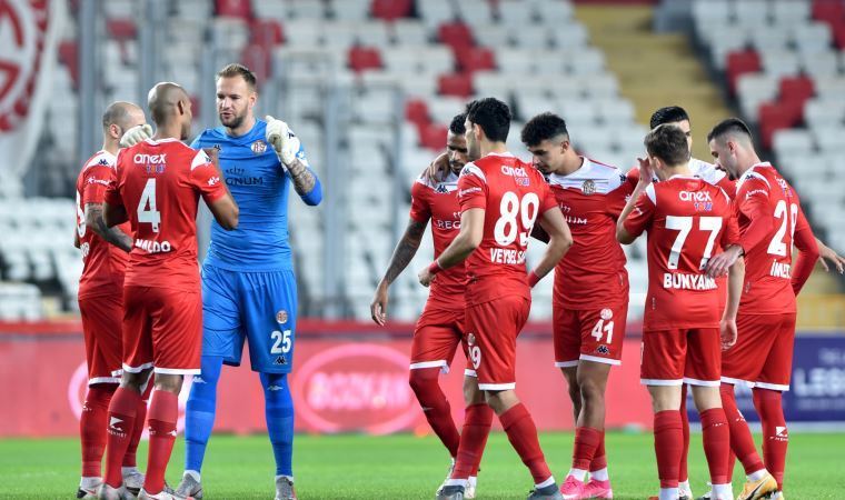 Antalyaspor, 4 futbolcuyla yolları ayırıyor