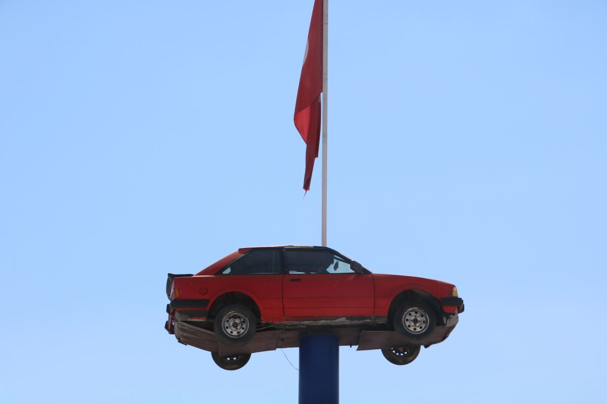 1984 model otomobili gören bir daha bakıyor