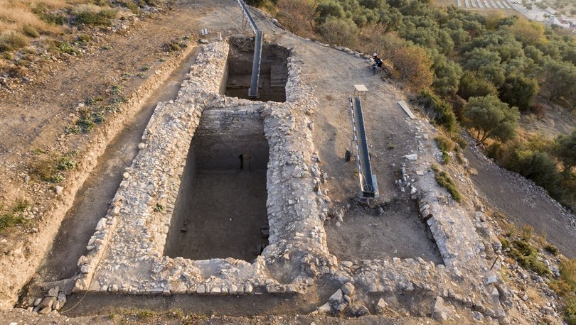 Metropolis Antik Kenti'nde 1800 yıllık kadın heykeli bulundu