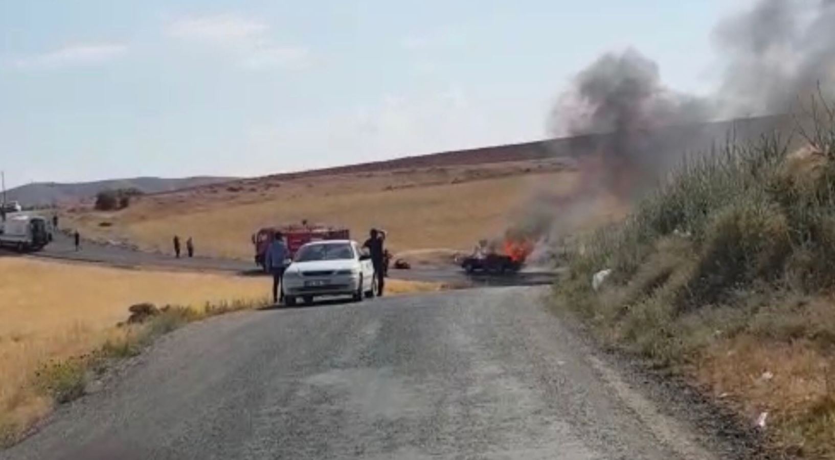 Yanan aracın yanında bulunan not polisi harekete geçirdi: Bombayı ben patlattım!