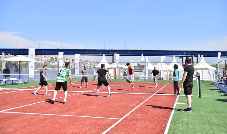 Cumhuriyet, medya ayak tenisi turnuvasında şampiyon oldu