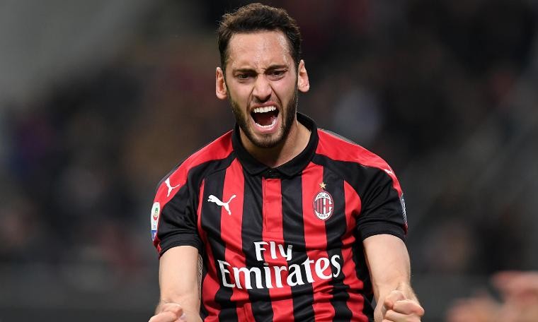 Hakan Çalhanoğlu'na Atletico Madrid'ten transfer teklifi