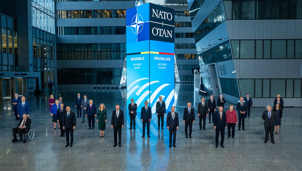 NATO Liderler Zirvesi'nde aile fotoğrafı