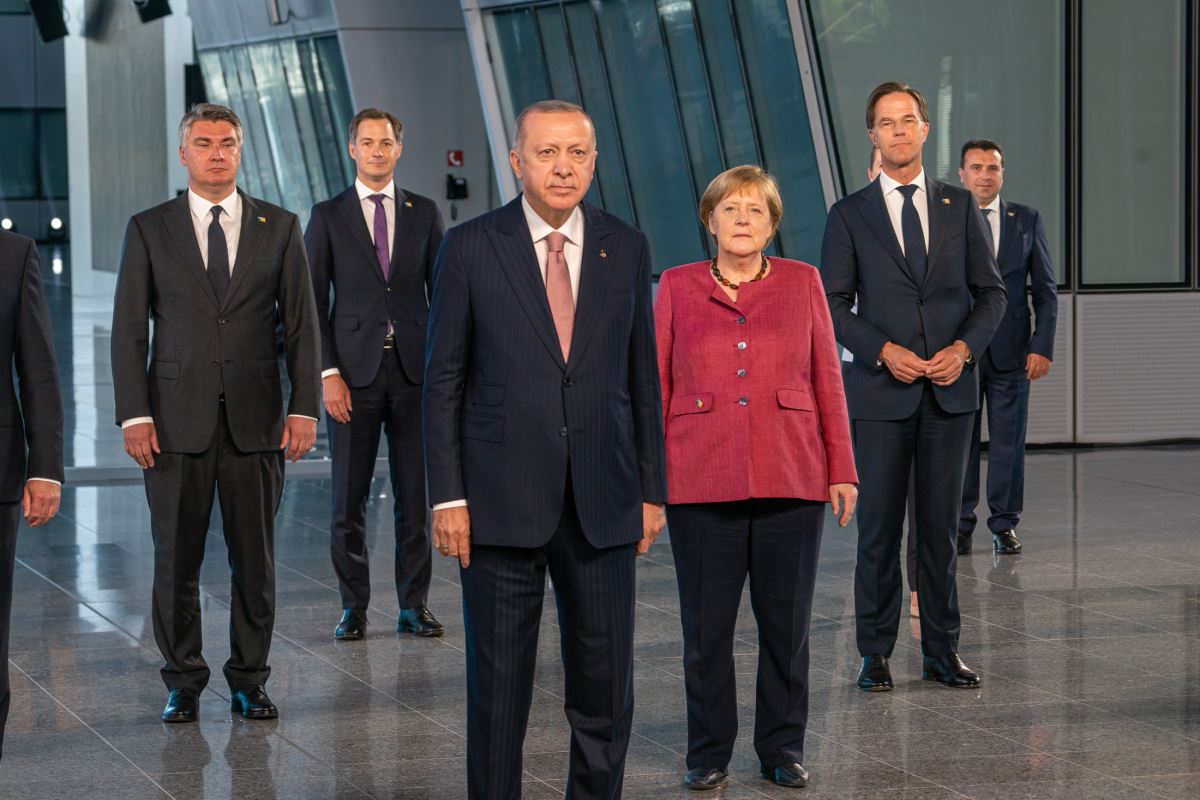 NATO Liderler Zirvesi'nde aile fotoğrafı