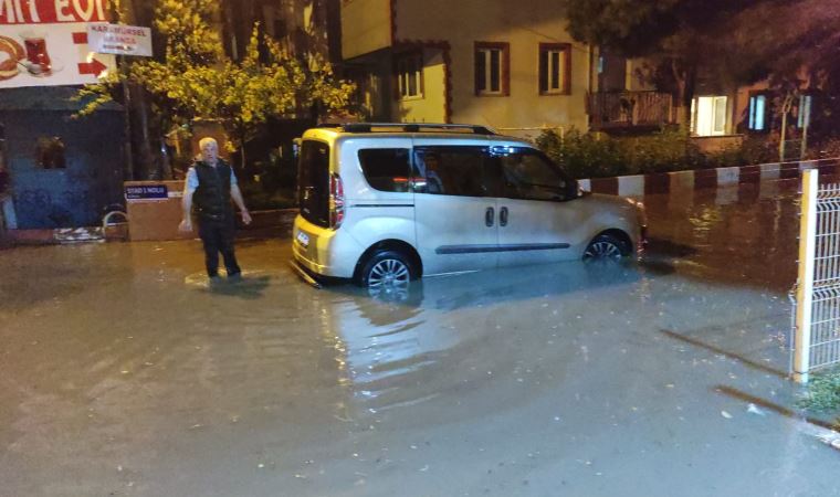 Bursa'da sağanak etkili oldu, cadde ve sokaklar su altında kaldı