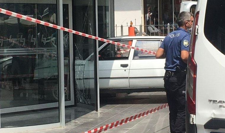 Güvenlik görevlileriyle tartıştığı hastaneye otomobille girmeye kalktı