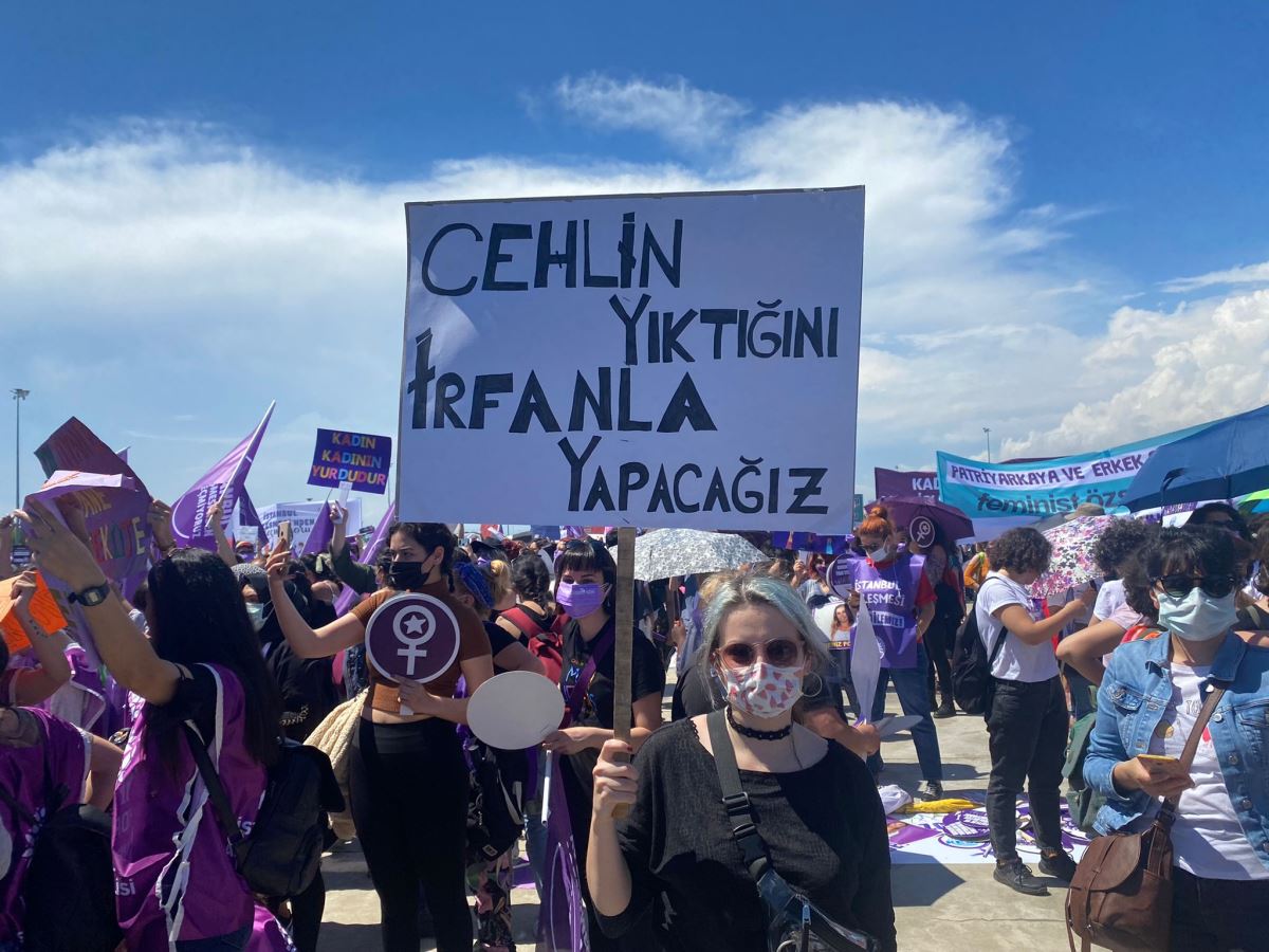 Binlerce kadın Maltepe’de! "İstanbul Sözleşmesi’nden vazgeçmiyoruz"