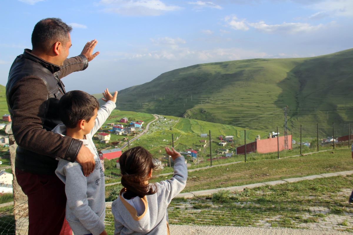 Atatürk'ün silüeti, Karadağ sırtlarında