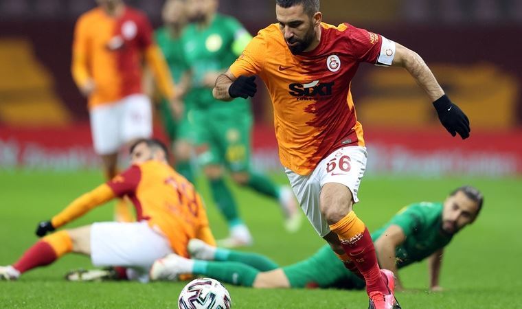 Galatasaray'da Arda Turan antrenmana katıldı