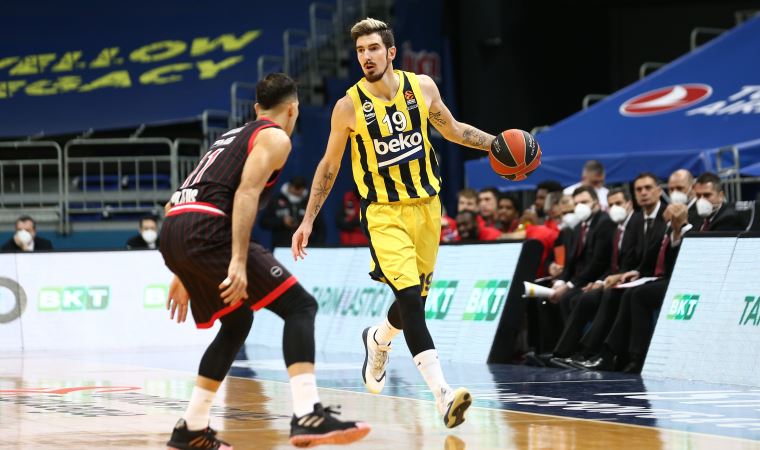 Nando De Colo, 1 sezon daha Fenerbahçe Beko'da