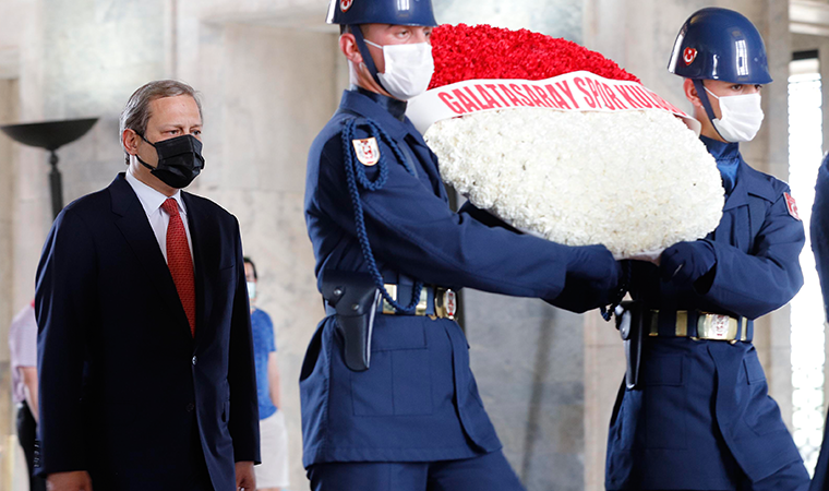 Galatasaray Başkanı Burak Elmas ve yönetimi Anıtkabir'i ziyaret etti