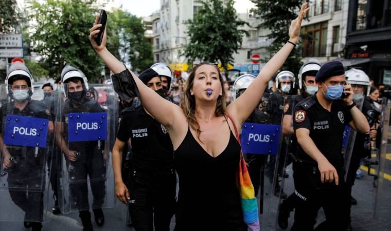 İstanbul Onur Yürüyüşü görüntülerini paylaşan Madonna: Neden bu kadar çok polis var?