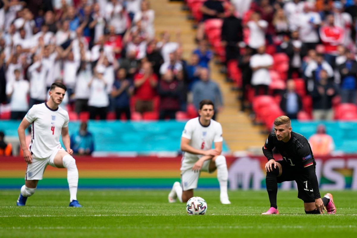 EURO 2020 | İngiliz taraftarlardan Alman milli marşına protesto