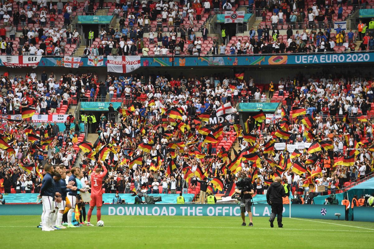 EURO 2020 | İngiliz taraftarlardan Alman milli marşına protesto