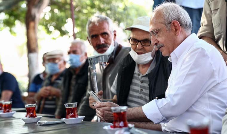 CHP lideri Kılıçdaroğlu'ndan 'trollere' fotoğraflı yanıt