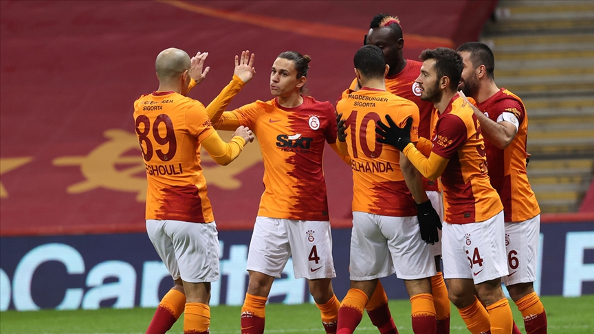 Galatasaray Napolili sol bek Mario Rui ile ilgileniyor