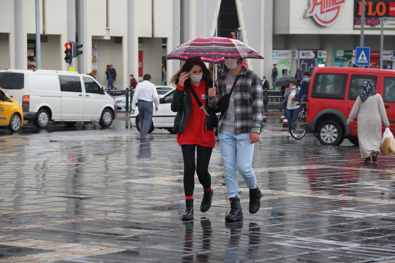 Yeni sağanak yağış uyarısı! Meteoroloji gün verdi