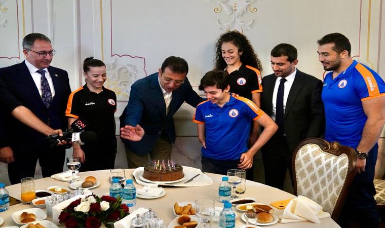 Doğum gününü olimpiyat sporcularıyla kutlayan İmamoğlu sürprizini açıkladı