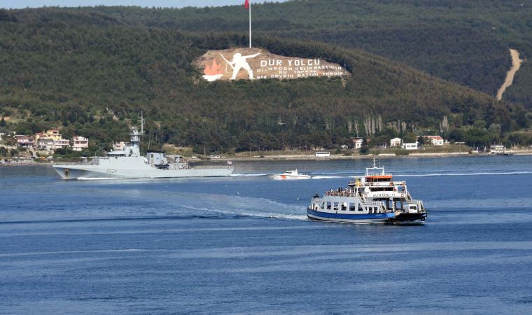 İngiliz savaş gemisi Çanakkale Boğazı'ndan geçti