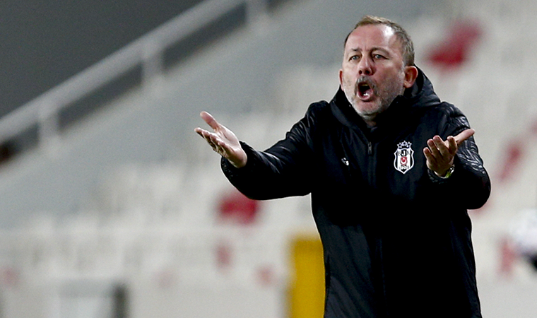 Sergen Yalçın 1, Beşiktaş 3 yıl diyor!