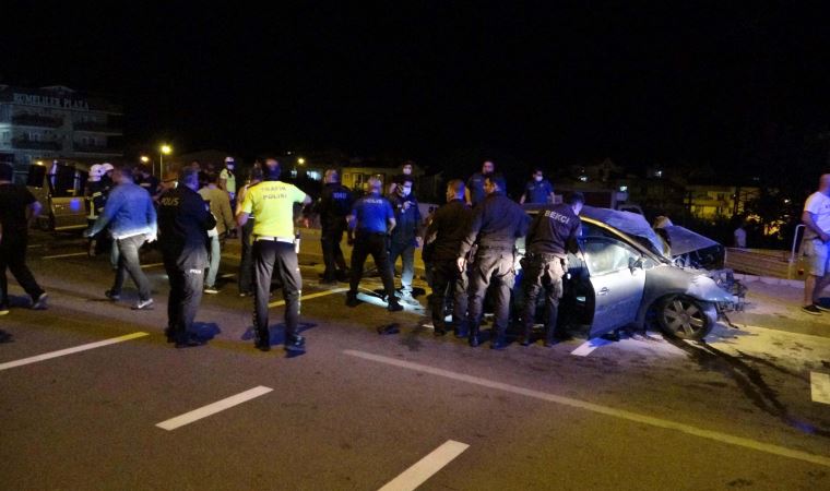 Sivil polis aracı ile otomobil çarpıştı: 1 polis şehit oldu,1 astsubay yaşamını yitirdi