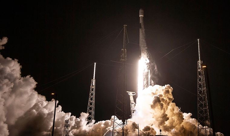 SpaceX, 7 tonluk dijital radyo uydusunu uzaya yolladı