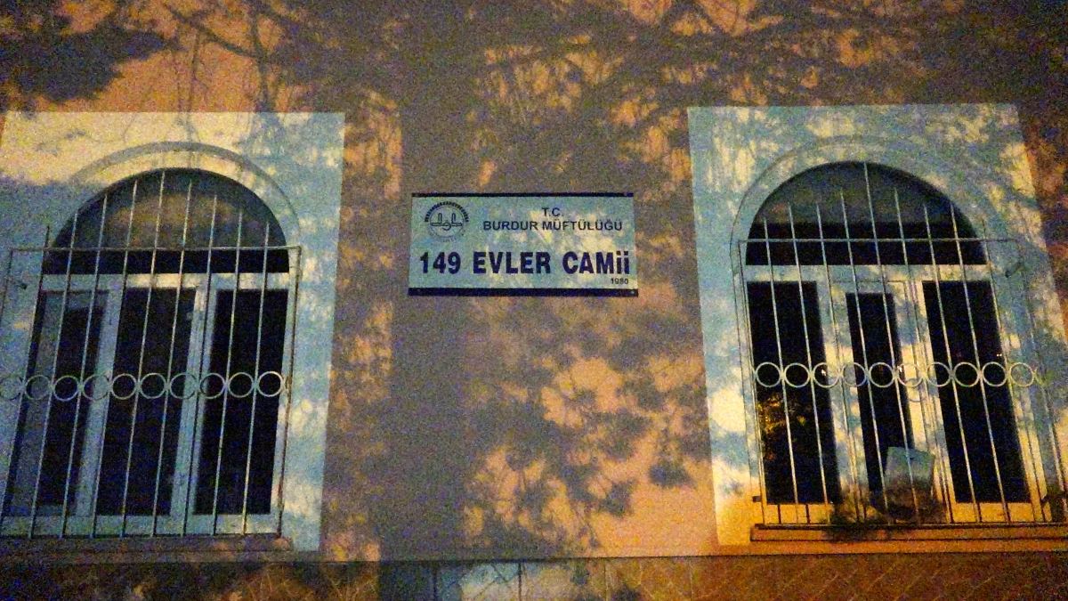 İmam, camide bıçaklandı