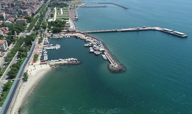 Tekirdağ kıyılarında müsilaj kıyıda etkisini yitirdi, deniz göründü