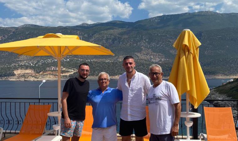 Juventuslu Merih Demiral Kaş'ta tatil yaptı