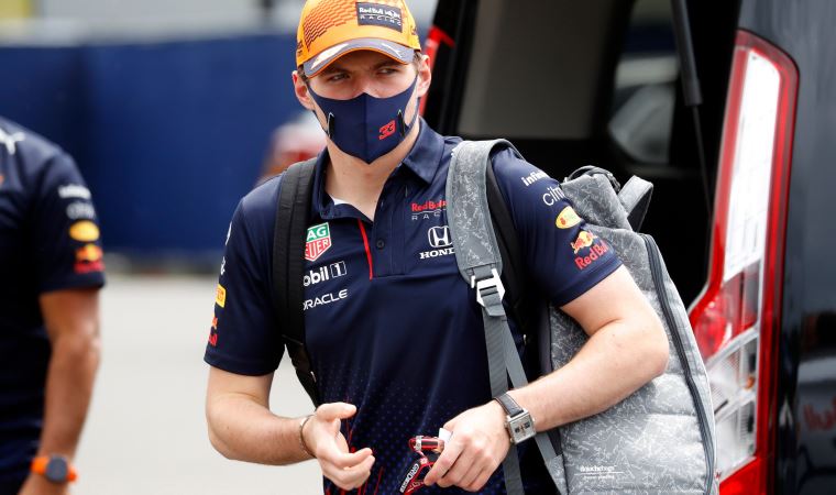 Max Verstappen, galibiyetlerini daha dikkatli kutlayacak