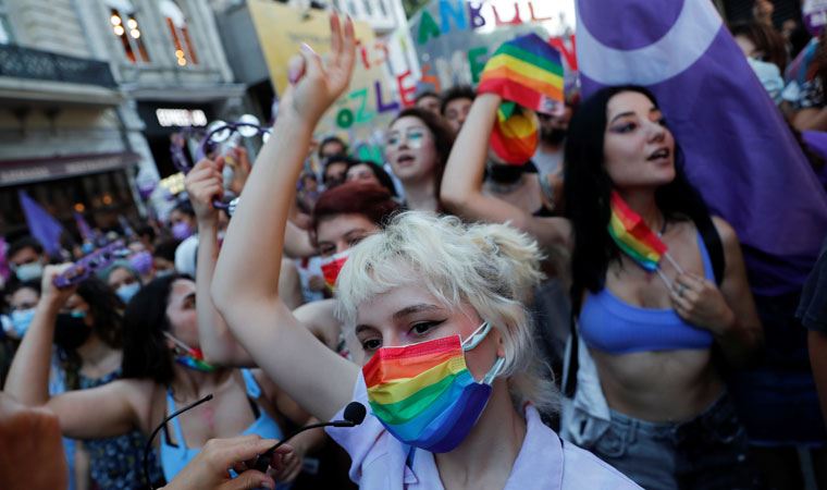 Kadınlar yurdun dört bir yanında İstanbul Sözleşmesi'nin feshini protesto etti